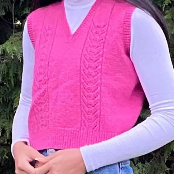 Cropped Sweater Vest - Picture 3 of 3